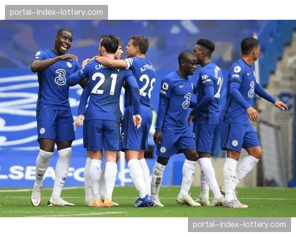 业余足球战术热潮：欧冠带动“肋部小组配合”成为民间赛事热门训练课题