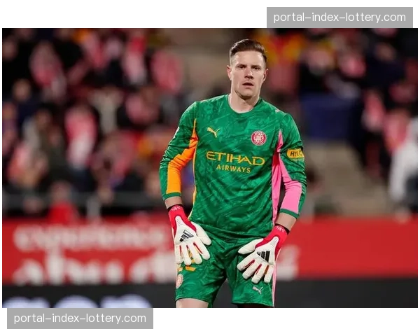 巴萨门将特尔施特根指挥防线站位，协调区域与盯人转换时机